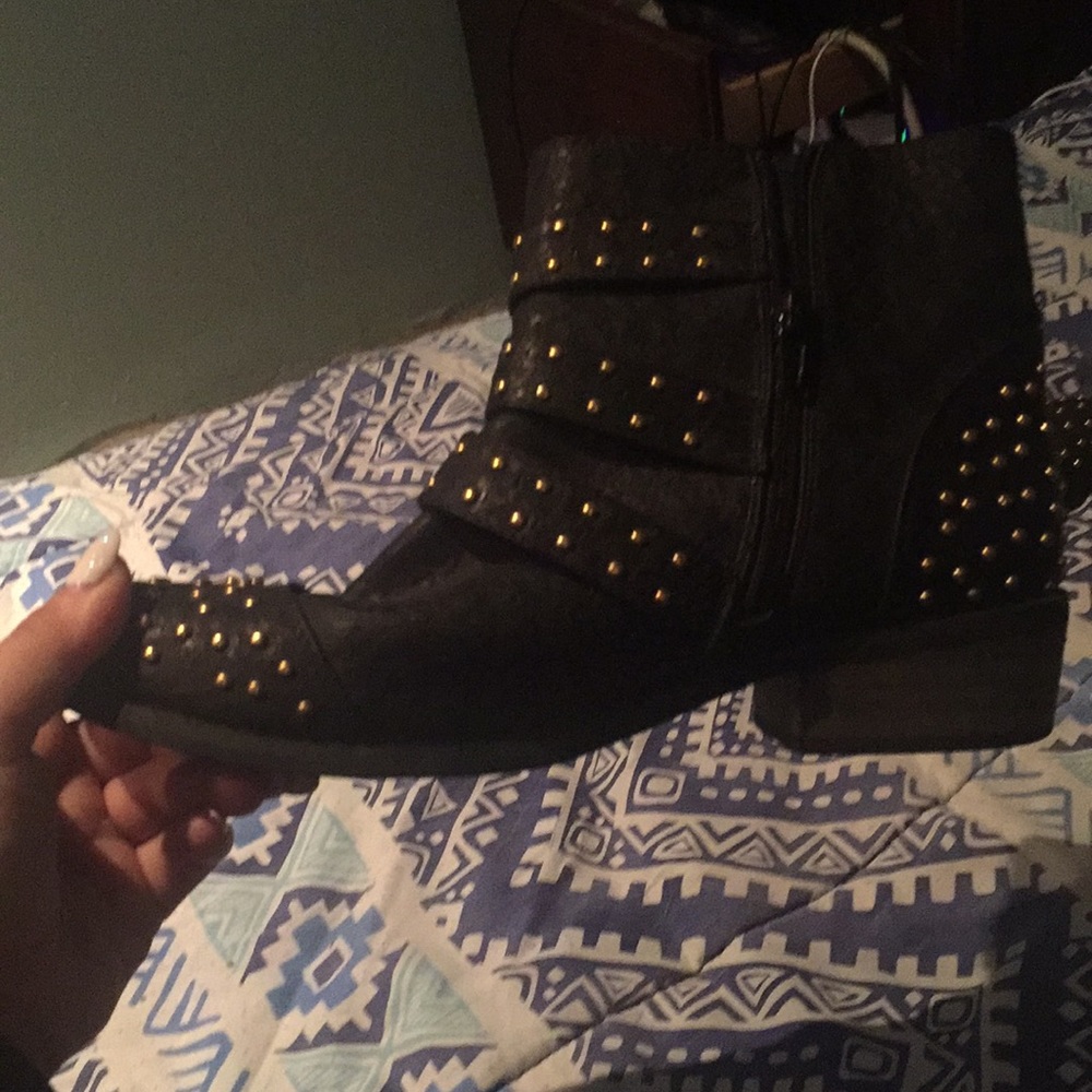 Republic LA Arly Ostrich studded ankle boots - Picture 2 of 3